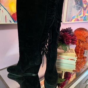 Wedge tassel knee high